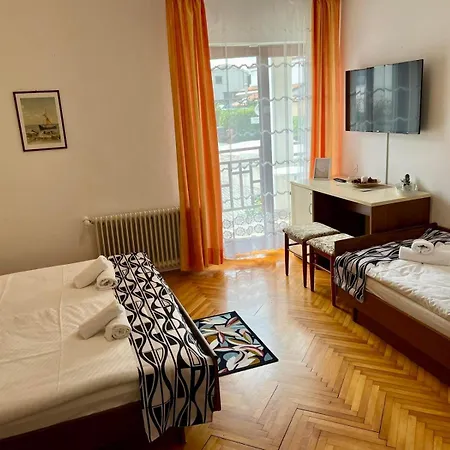 Kovac Nocleg ze śniadaniem 3*